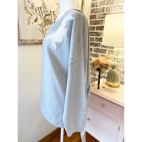 NWT {Crown & Ivy} Appliqué Sweatshirt - Picture 8 of 8